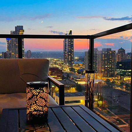 Luxury Downtown Sunset Getaway - Your Home Away From Home - Fully Stocked Kitchen, Gym, Balcony, Free Parking YYC Exterior foto