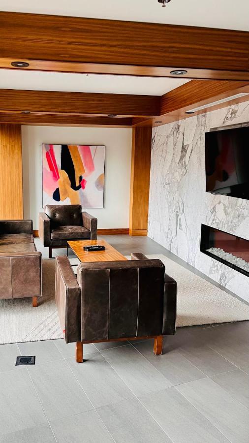 Luxury Downtown Sunset Getaway - Your Home Away From Home - Fully Stocked Kitchen, Gym, Balcony, Free Parking YYC Exterior foto