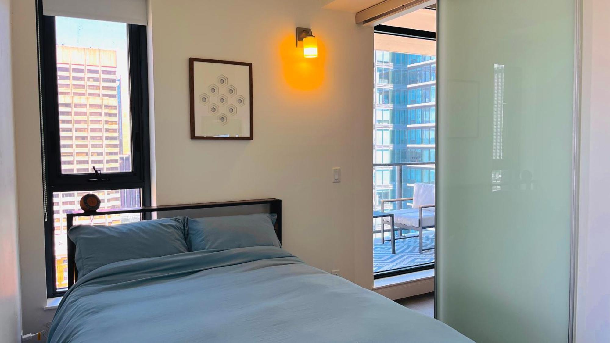 Luxury Downtown Sunset Getaway - Your Home Away From Home - Fully Stocked Kitchen, Gym, Balcony, Free Parking YYC Exterior foto